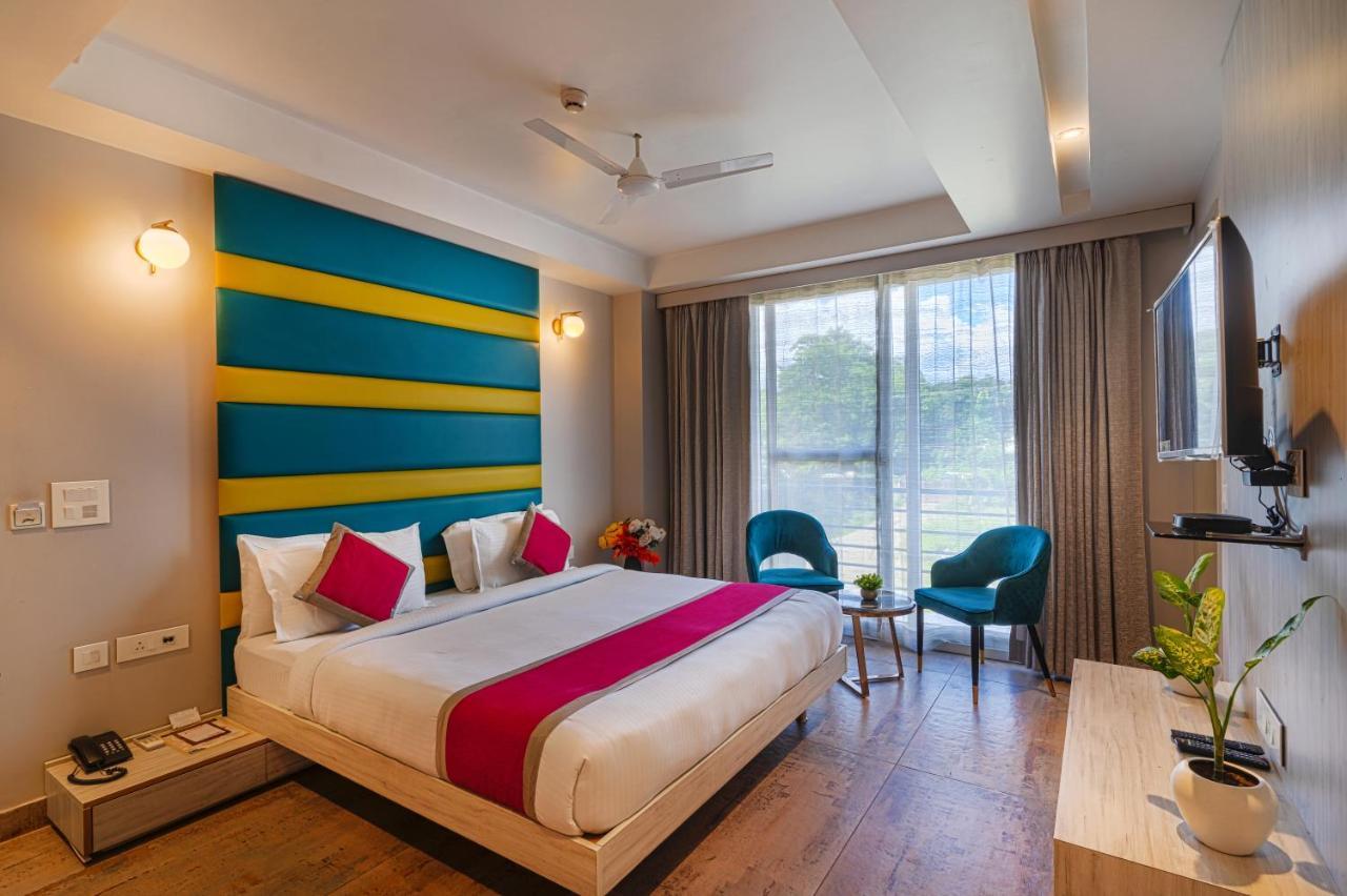 Hotel Kailash Plaza Dehradun Exterior photo