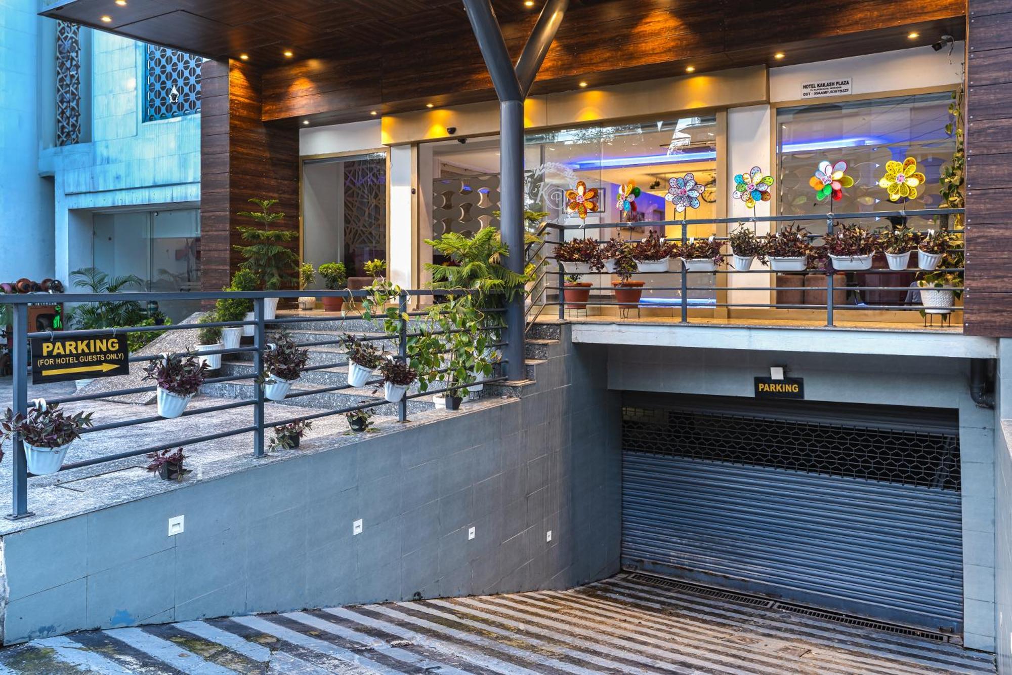 Hotel Kailash Plaza Dehradun Exterior photo
